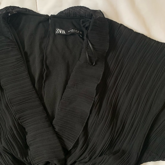 Zara: Short Pleated Jumpsuit - Picture 4 of 4